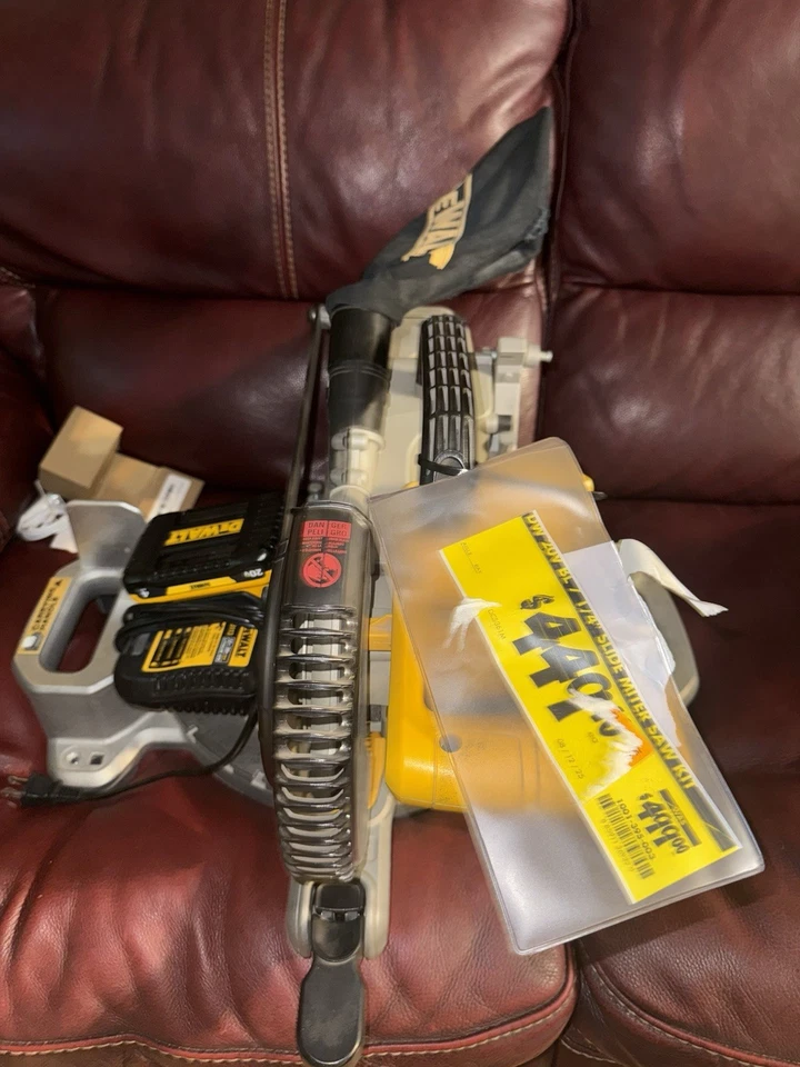 20 В беспроводной 7-1/4 дюйма Раздвижная торцовочная пила, аккумулятор 20 В 4,0 Ач и зарядное устройство 20 В - Изображение 2 из 4