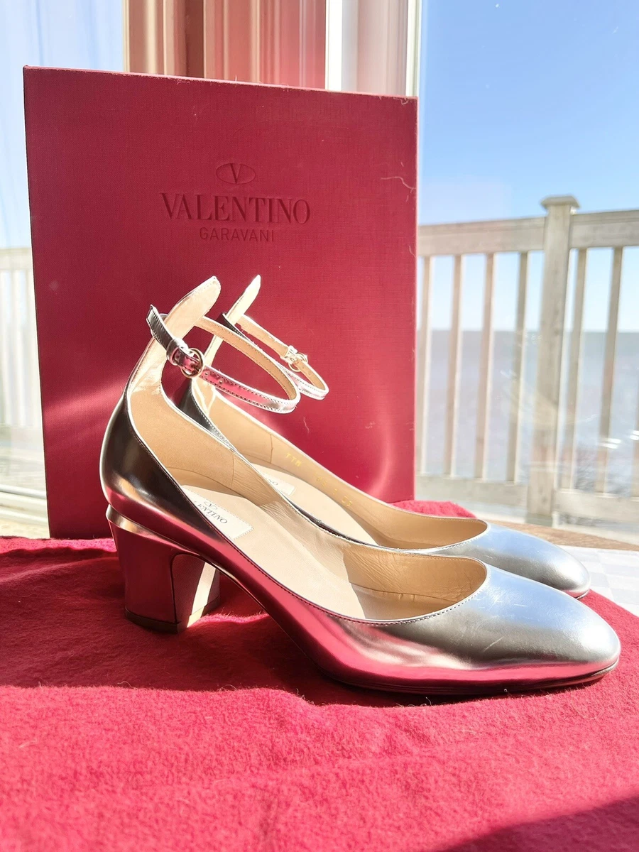 VALENTINO Garavani Tan-Go Tango Argento Patent Leather Strap Pumps Size 39 |