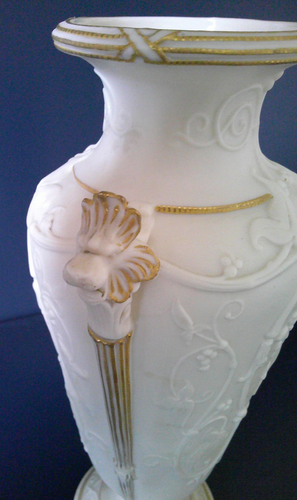 Copland (Spode) Parian Ware Vase Embossed With Cherubs & Lion Head Handles - Picture 8 of 10