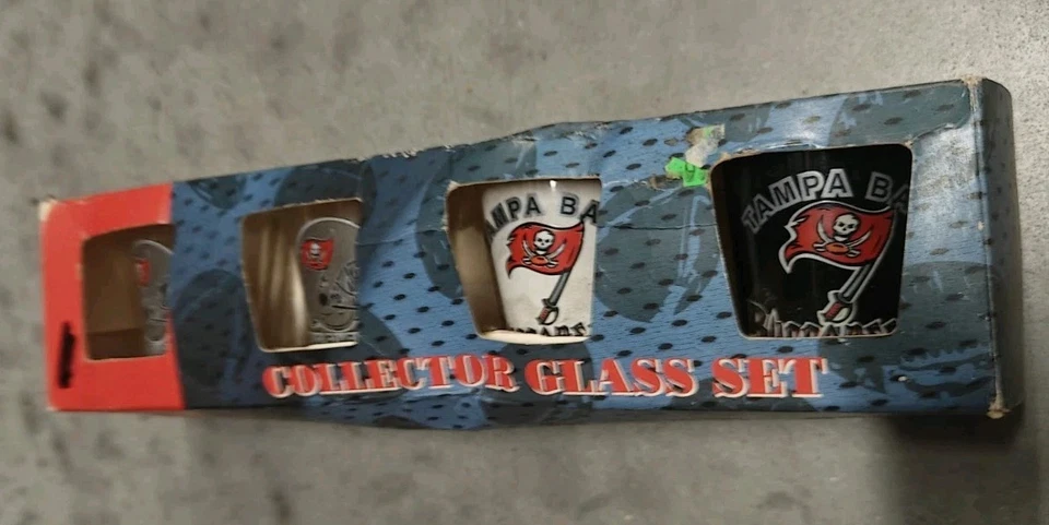 Juego de 4 Tampa Bay Buccaneers 2005 Superbowl CHAMPS 39 SHOT GLASS & AFC 2004 Foto 2 de 4
