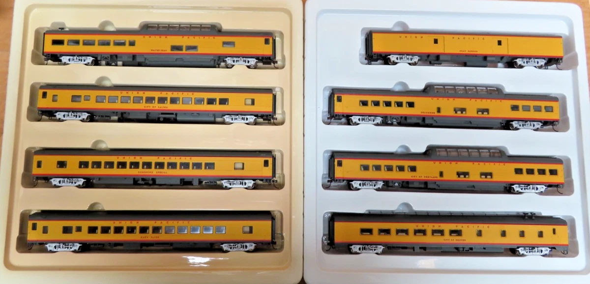 Union Pacific Railroad C-8 Like New HO Model Railroad Passenger
