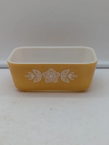 Vintage Pyrex Butterfly Gold 0502 1 1/2 pt  refrigerator Dish no lid 6.75"
