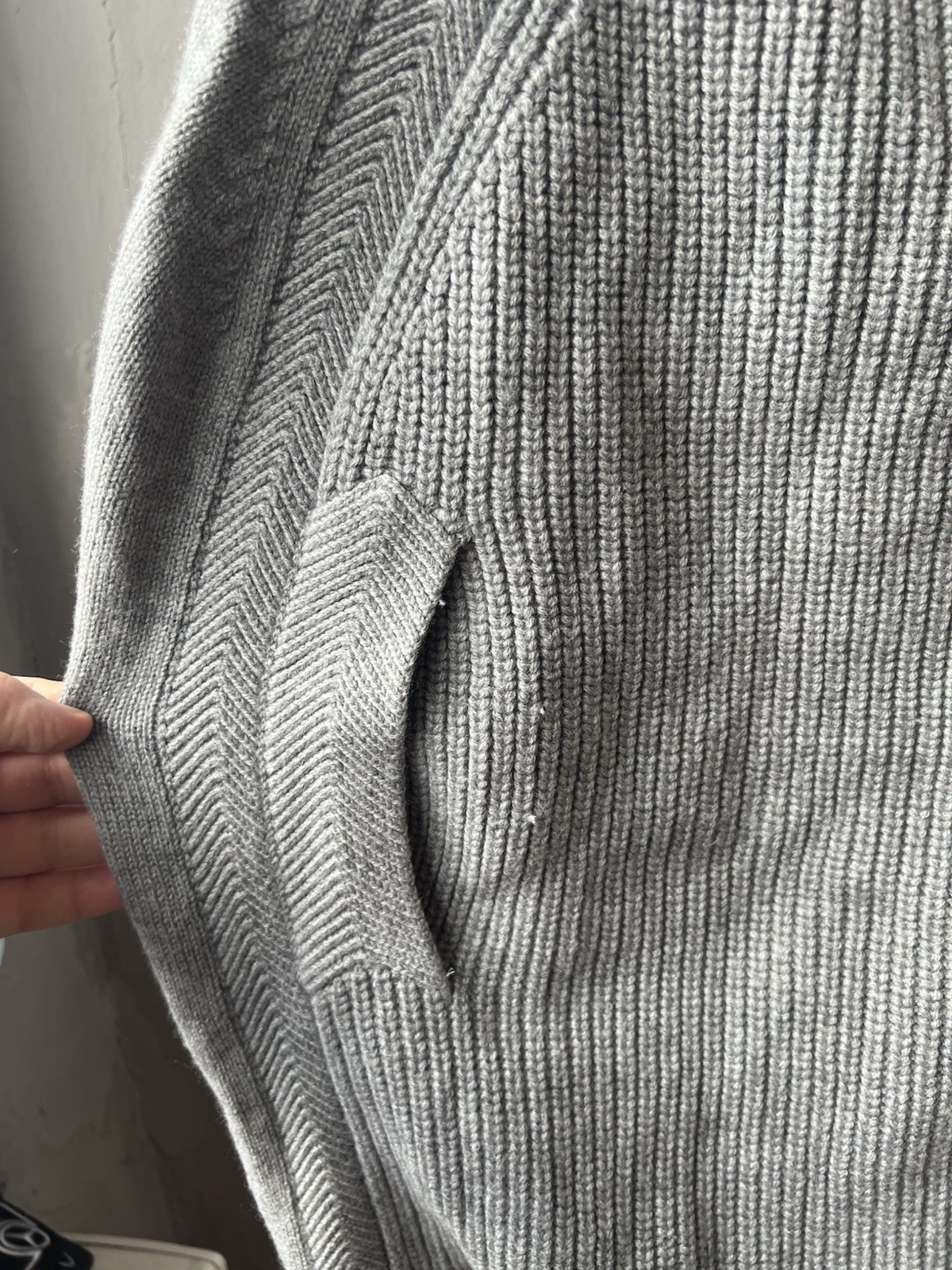 MCQ by ALEXANDER MCQUEEN RARE WOMAN 100percentWOOL ASYMMETRICAL VEST/SWEATER SIZE XS image 5
