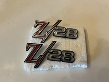 Nos 1969 Camaro Pair Of Z/28 Fender Emblems 