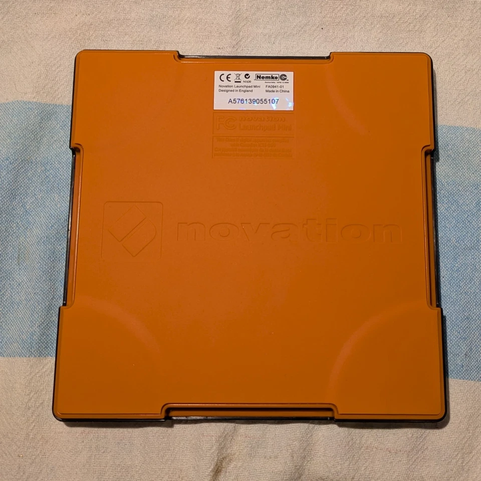 Launchpad Mini, Marke: Novation, Minimal Gebraucht, mit USB Kabel - Bild 3 von 4