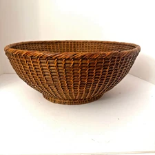 Vtg Large Reed Wicker Round Basket 16" w/Pedestal Base Woven Display Dry Serving