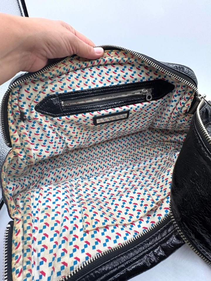 Bolso de mano vintage Y2K Marc Jacobs de charol negro hinchado Foto 3 de 4