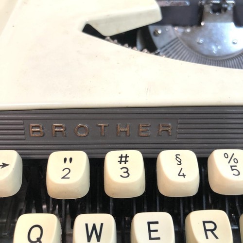 Rare Typewriter BROTHER Young Elite White Tested Good Antique 1970S From Japan - Picture 5 of 18