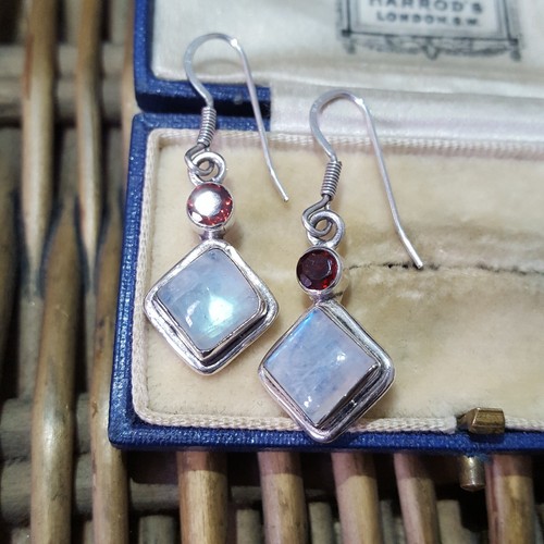 Vintage 925 Sterling Silver Earrings, Natural Moonstones And Red Garnet Dangle - Picture 7 of 7