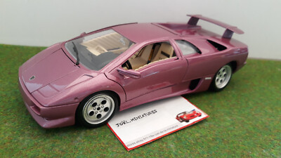 LAMBORGHINI DIABLO 1990 rose fuchsia 1/18 BURAGO voiture miniature