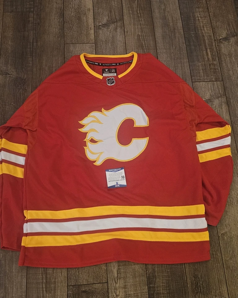 Camiseta deportiva firmada por Jerome Iginla Calgary Flames Fanatics con certificado Beckett Foto 3 de 4