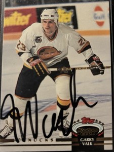 Gary Valk Vancouver Canucks autographed card (1992-93 Topps Stadium Club #493)