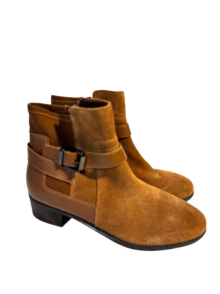 Botines Isaac Mizrahi marrón con detalle de hebilla y cremalleras laterales para mujer 7,5 W - Imagen 1 de 4