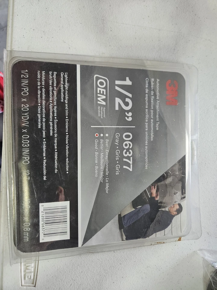 Cinta adhesiva 3M 06382 acrílica negra Plus para uso automotriz, 20 yardas x 1/2" Foto 2 de 2