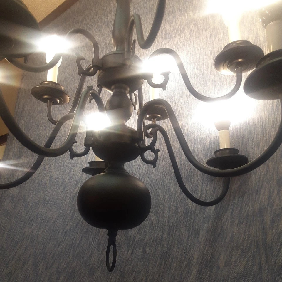 VTG BLACK WILLIAMSBURG STYLE BRASS TEN LED CANDLE LIGHT BULBS 2 TIER CHANDELIER  - Image 3 of 4