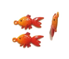 12 VINTAGE HAND PAINTED FISH GOLDFISH GOLD PLATED PENDANT BEAD CHARMS 5399