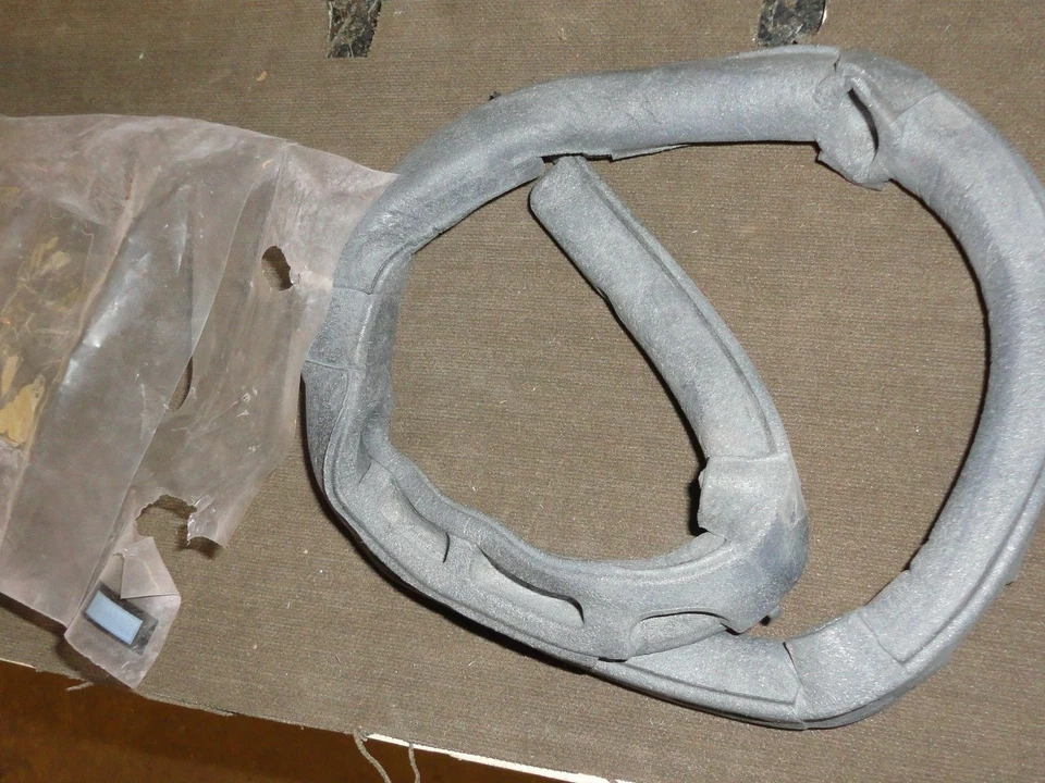 4676880 NUEVO MOPAR OEM parachoques delantero sello caravana voyager t&c grand voyager Foto 2 de 2