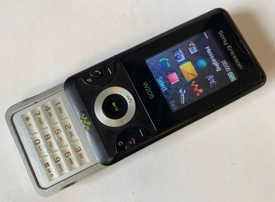 Sony Ericsson W205 Handy ENTSPERRT Slider schwarz - Retro voll funktionsfähig