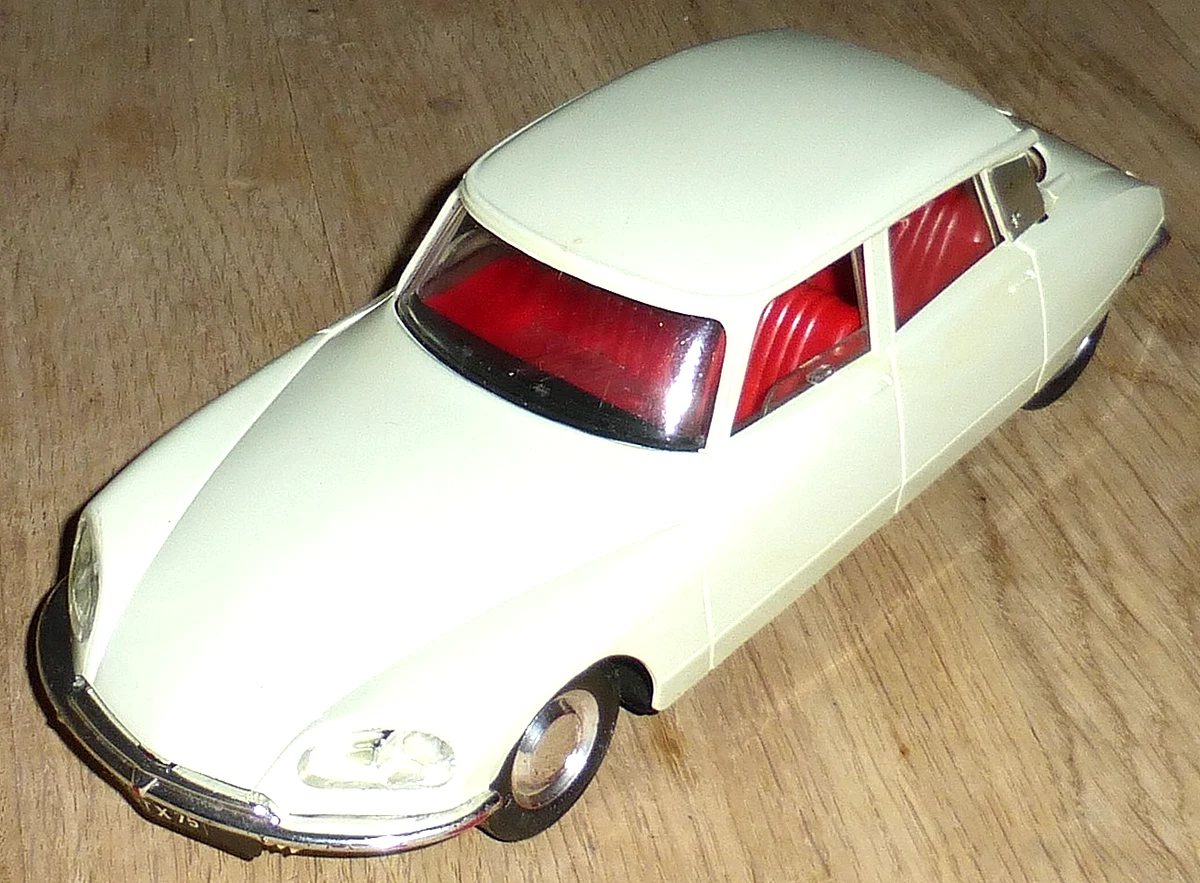 Véhicules miniatures blancs NOREV en plastique Citroën