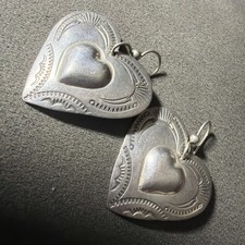 Joan Slifka Designs Ohrhänger Sterlingsilber gestempelt herzförmige Ohrringe-NR