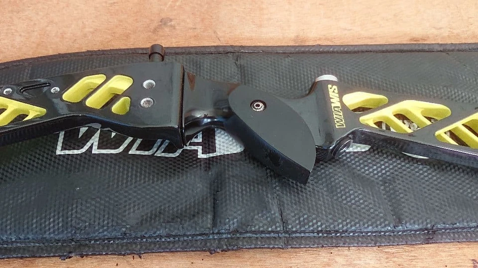 WIN & WIN Right Hande WIAWIS ATF 25inch Black Yellow Archery Handle Recurve Bow - Image 3 of 4