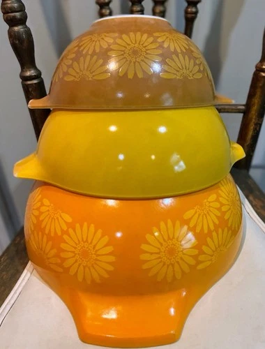 Set Of 3 Vintage 1968 Pyrex Yellow Orange Daisy Cinderella Nesting Mixing Bowls