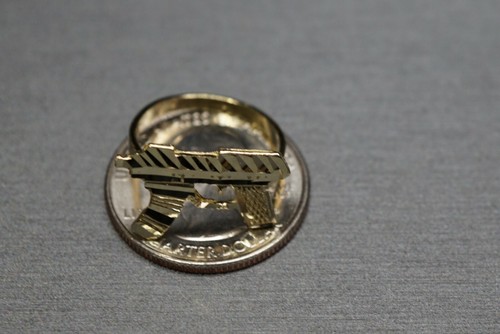 Anillo de pistola UZI de oro amarillo liso corte diamante de 10 K. Talla 7 - Imagen 7 de 8