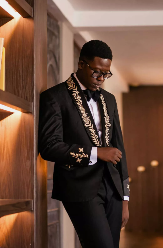 Black Men's Suits with Gold Appliques Jacket Shawl Lapel Wedding Groom  Tuxedos