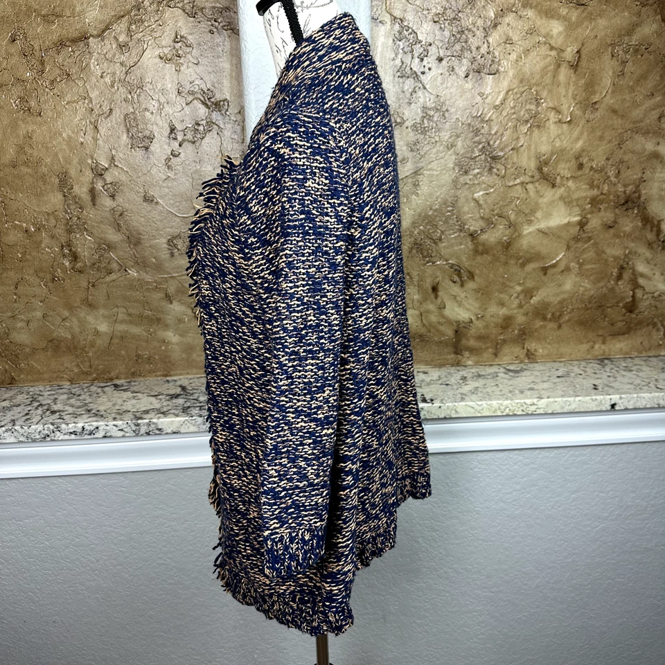 Cárdigan tejido Sparrow para mujer medio azul borde flecos mezcla de lino frente abierto Foto 3 de 4