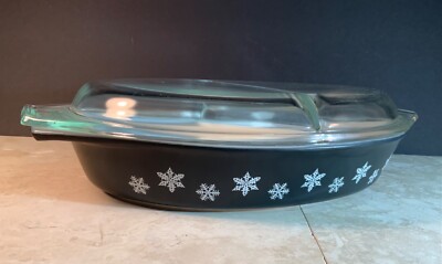 Vintage Pyrex ‘Snowflake’ pattern black #043 piece divided casserole set 