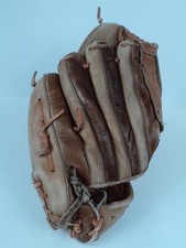 Vintage Spalding Leather Baseball Glove 42-3131 - RHT