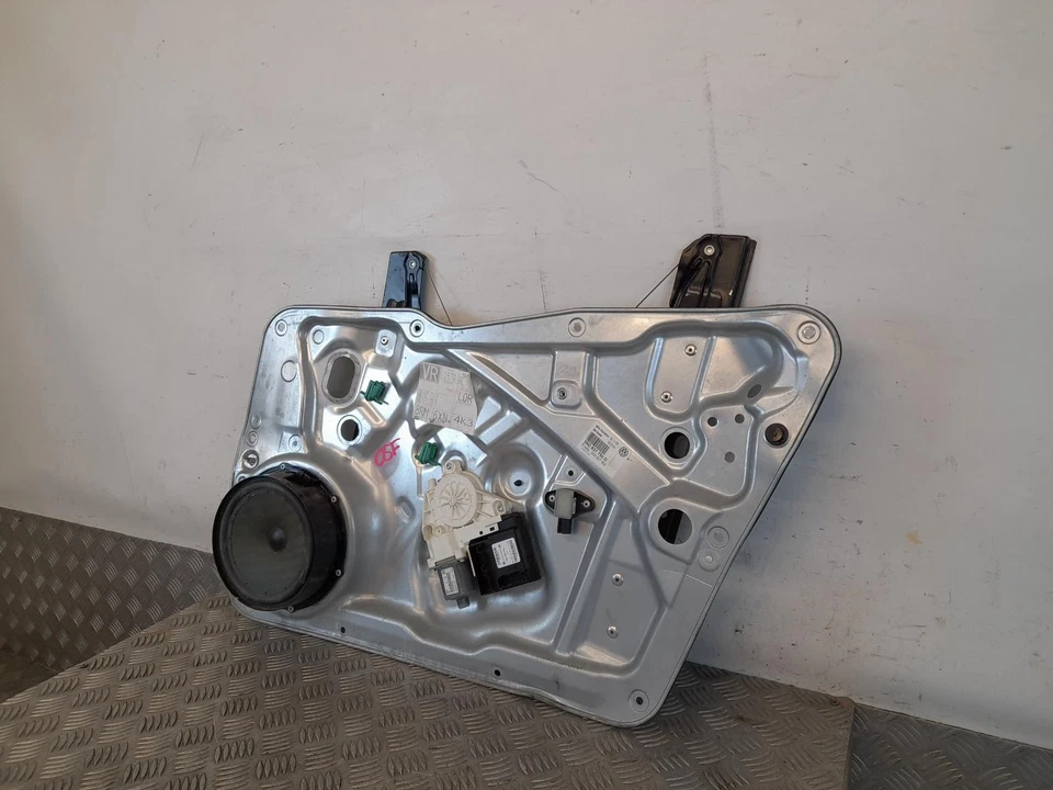 VOLKSWAGEN TIGUAN Mk1 07-16 Right Drivers O/S Front Window Regulator 5N2837730D - Image 3 of 4