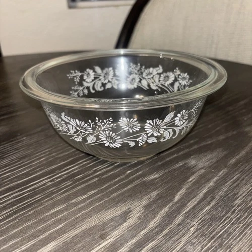 Pyrex Colonial Mist Clear W/White Daisy #322 Bowl