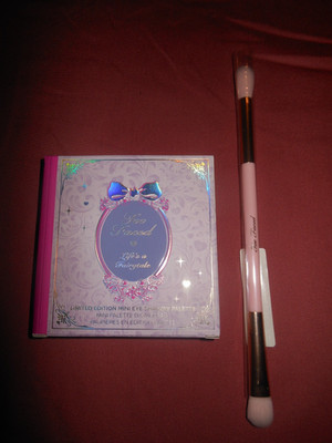 TOO FACED EYESHADOW PALETTE ''LIFE'S A FAIRYTAIL'' LIMITED EDITION WITH BRUSH