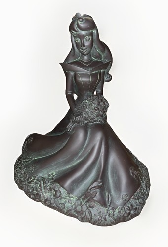 Disney 11” Disney Direct Sleeping Beauty Aurora Resin Statue. Rare & Retired