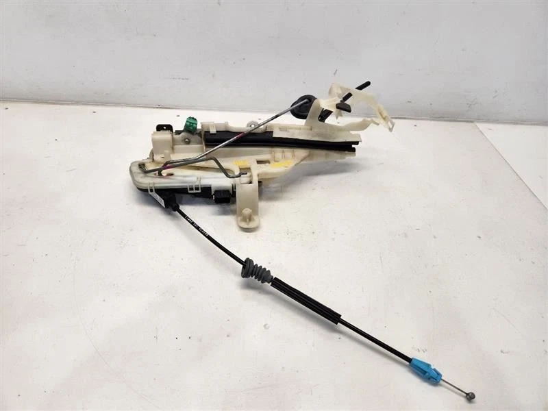 2014 Ford Taurus Passenger Right Front Door Latch - Power  - Image 3 of 4