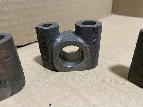 GM 561563 Rocker Shaft Bracket -- NOS, GENUINE OEM -- Lot of 3 - Picture 3 of 6