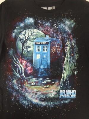 DR. WHO & THE DALEKS TARDIS IN THE WOODS AT NIGHT BLACK MEDIUM T