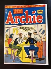 Archie Comics #22. VG+ 4.5. Betty & Veronica. Archie & Jughead Cover. 1946.