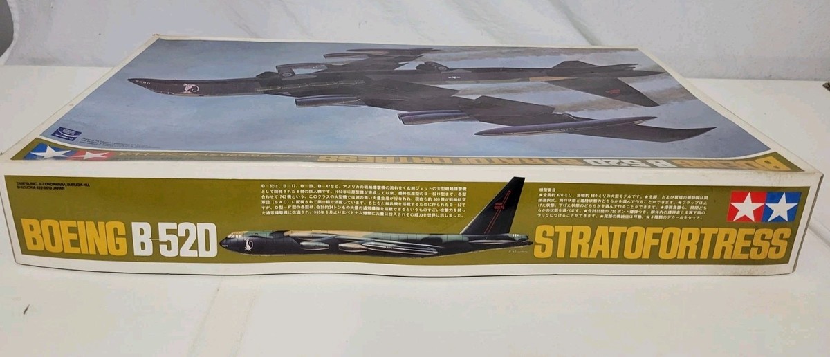 Tamiya Boeing B-52D Stratofortress 1/100 Scale Model Kit No. 60025