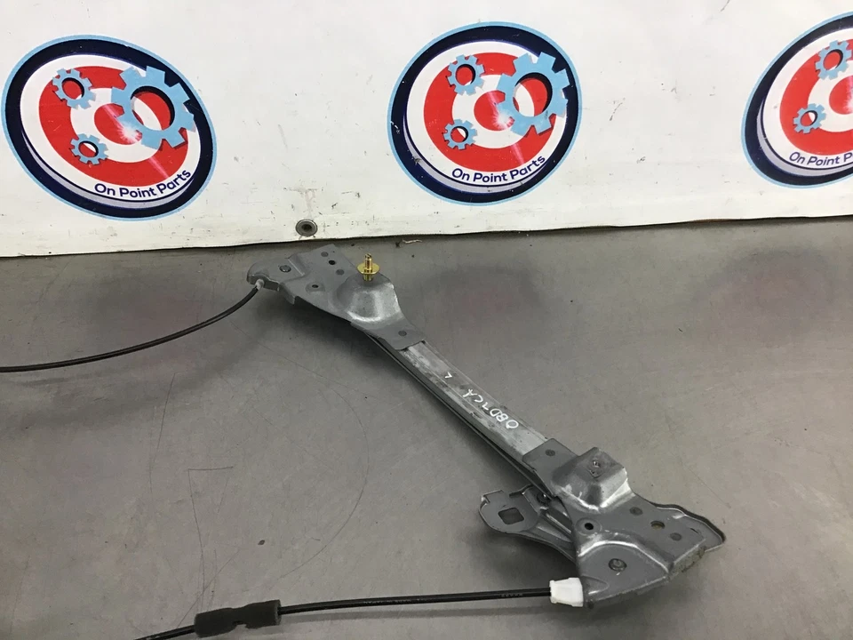 Двигатель регулятора левого окна 2006 Nissan 350Z 80731 от оригинального производителя 12BD7CA - Изображение 3 из 4