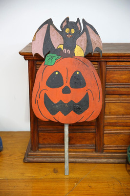 Vintage Halloween Jack O Lantern Pumpkin Bat Yard Art Stake Sign 70s 80s Antique