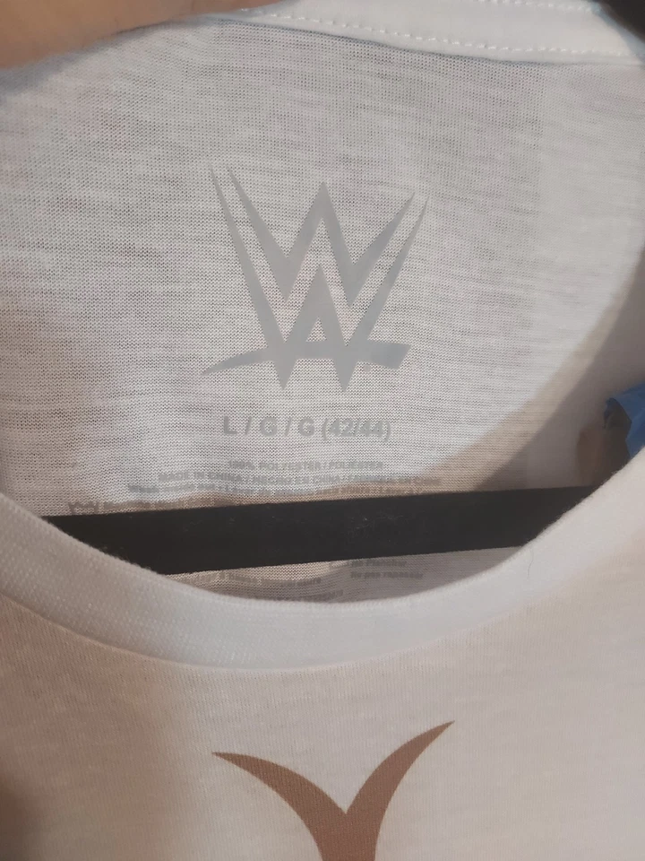 Camiseta Disfraz WWE Bret "The Hitman" Hart Hombre Buff, Blanco/Rosa, Talla L Foto 2 de 3