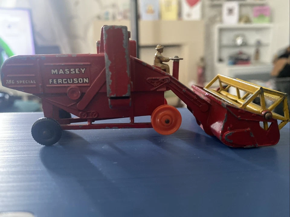 Matchbox Lesney Major Pack No5 Massey Ferguson Combine Harvester - Image 3 of 4