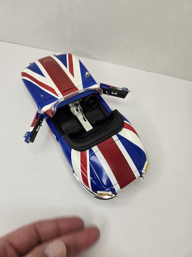RC2 JAGUAR E-TYPE AUSTIN POWERS SWINGER AMZ 1190 Metal 1:18 Diecast Car READ - Picture 8 of 20