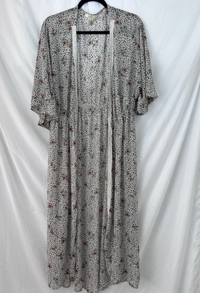 KORI AMERICA Kimono Espanador Médio Branco Aberto Floral Multicolorido com Acabamento de Renda - Imagem 2 de 4