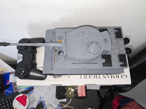 Taigen 1:24 Scale 2.4GHz RC German Tiger 1 Main Battle Tank Late Version - Picture 6 of 14