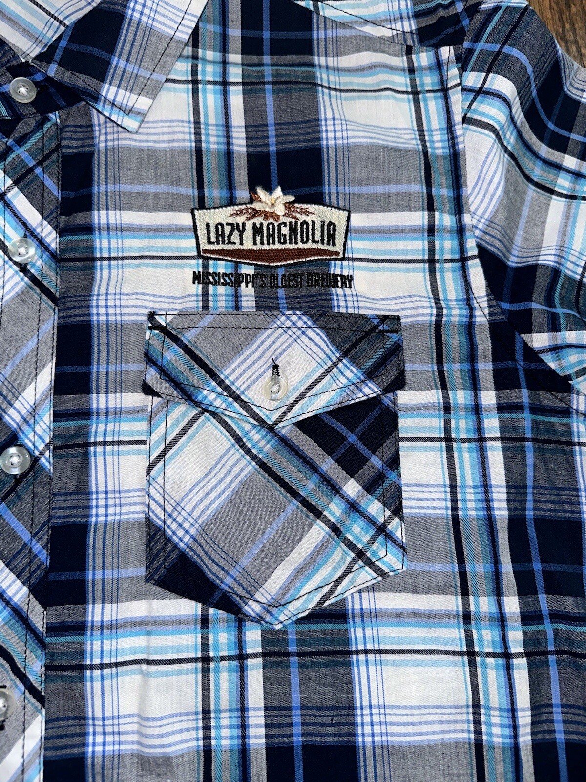 Lazy Magnolia Mississippi's Oldest Brewery Men's Medium Short Sleeve Blue Plaid