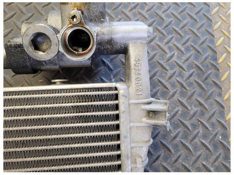 2014 Audi R8 V10 Coupe Driver Left LH Engine Oil Cooler 2136