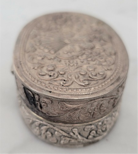 800 Silver Antique European Trinket Box with Peacock Motif 3" x 1 7/8" x 7/8" - Picture 5 of 9